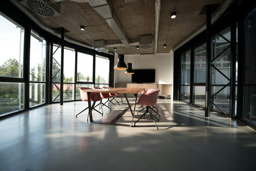 Oficina moderna y espacio de trabajo empresarial
